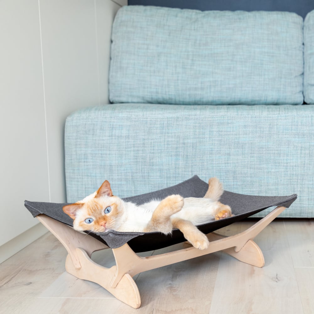 Гамак-лежак для котів PetJoy 55х45х18 см - біло-сірий