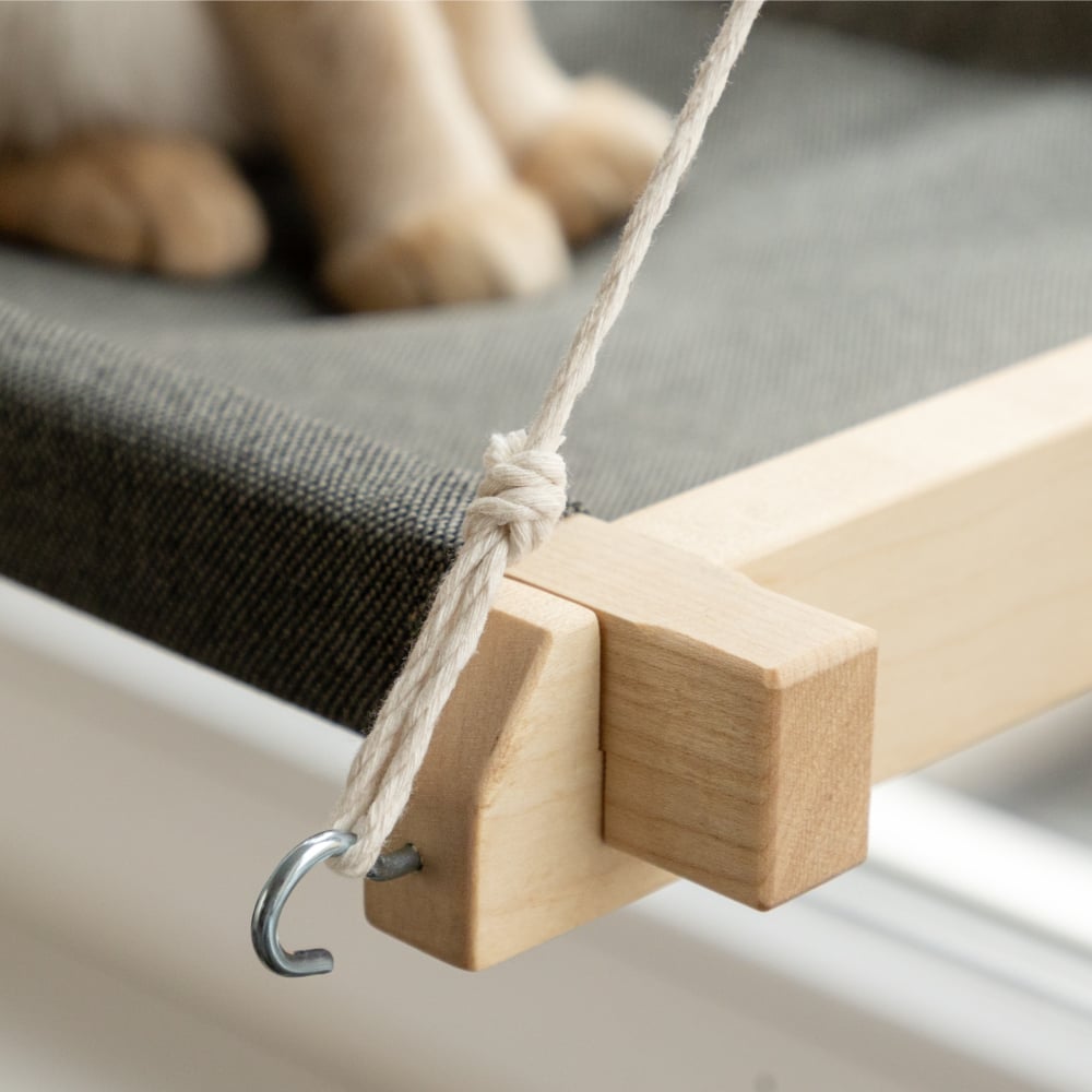 Гамак на вікно для котів PetJoy 54x35x3,5 см - біло-сірий