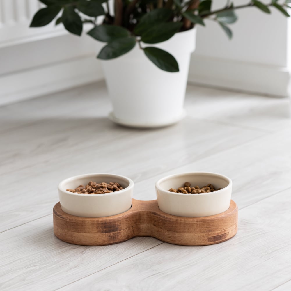 Миска для кошек PetJoy Двойная 2 х 250 мл - коричнево-бежевый Миска для кошек PetJoy Двойная 2 х 250 мл - коричнево-бежевый